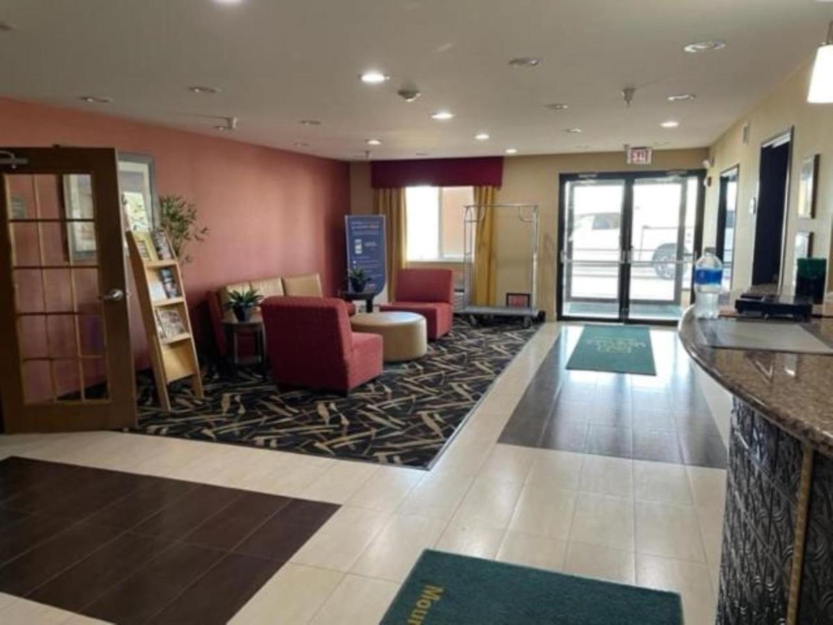 Quality Inn & Suites Mount Pleasant Экстерьер фото