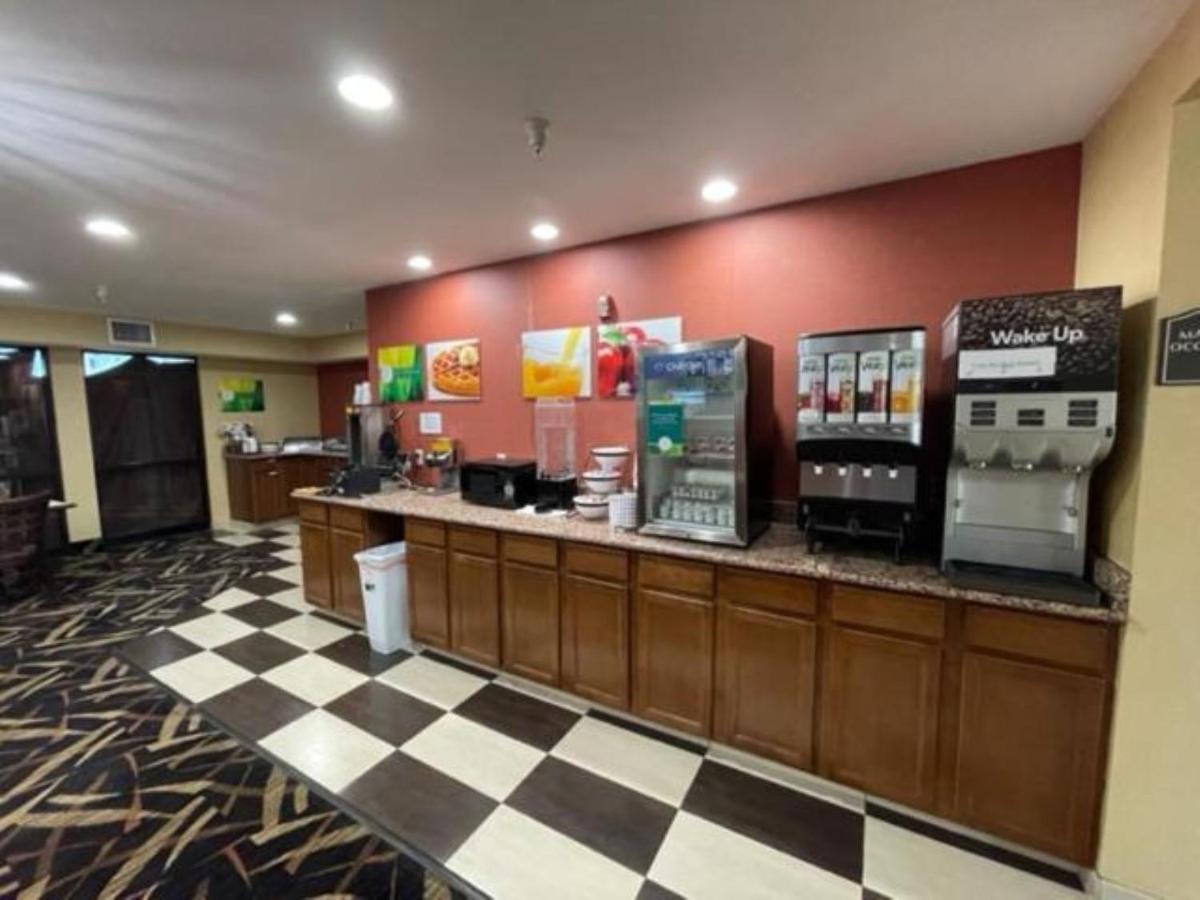 Quality Inn & Suites Mount Pleasant Экстерьер фото