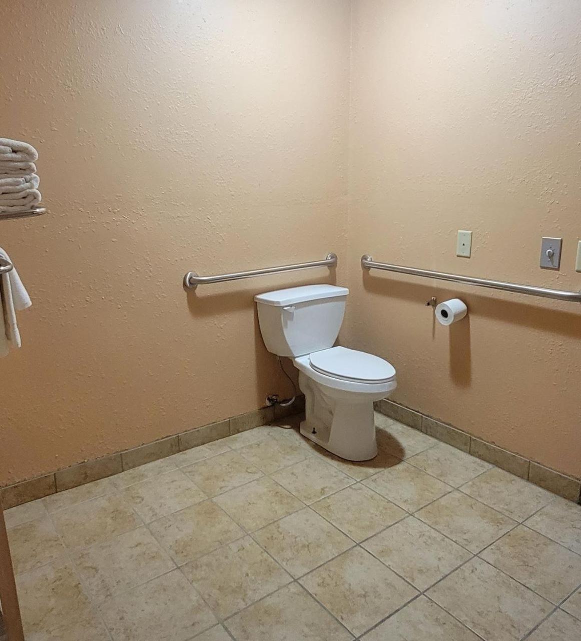 Quality Inn & Suites Mount Pleasant Экстерьер фото