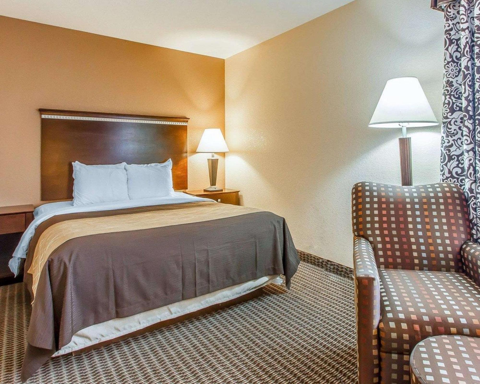 Quality Inn & Suites Mount Pleasant Экстерьер фото