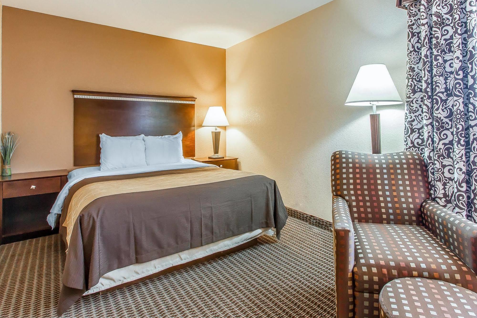 Quality Inn & Suites Mount Pleasant Экстерьер фото